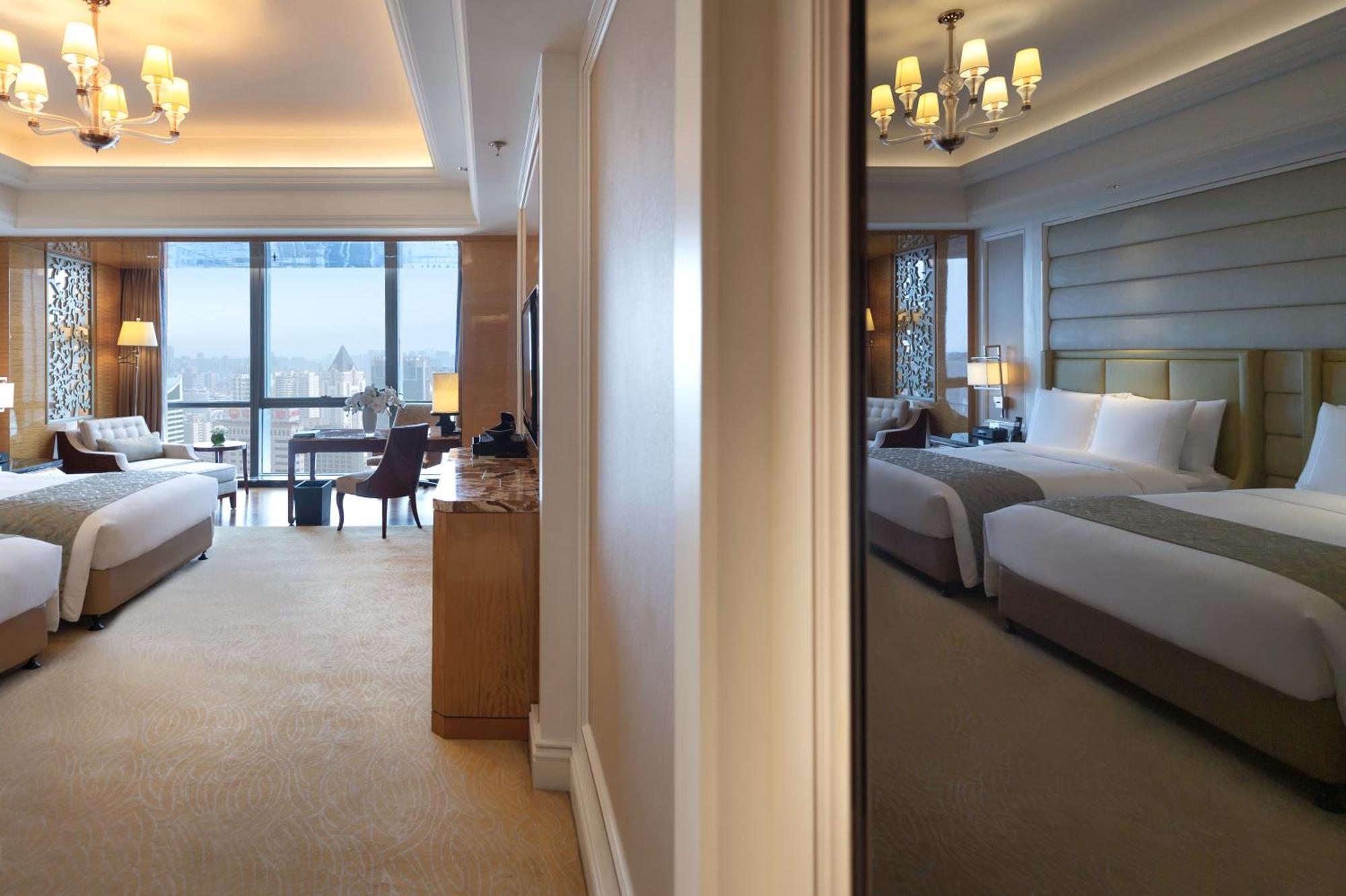 เดอะ ริตซ์-คาร์ลตัน โรงแรม 5*