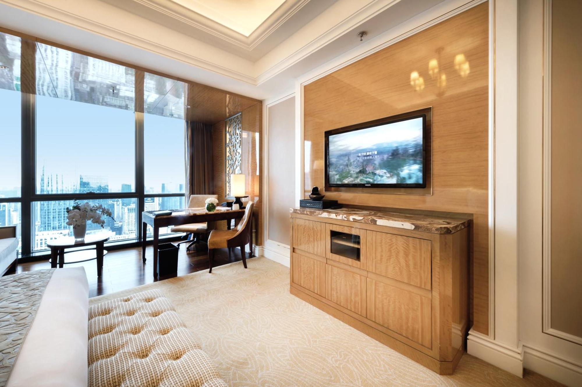 The Ritz-carlton, Отель 5*