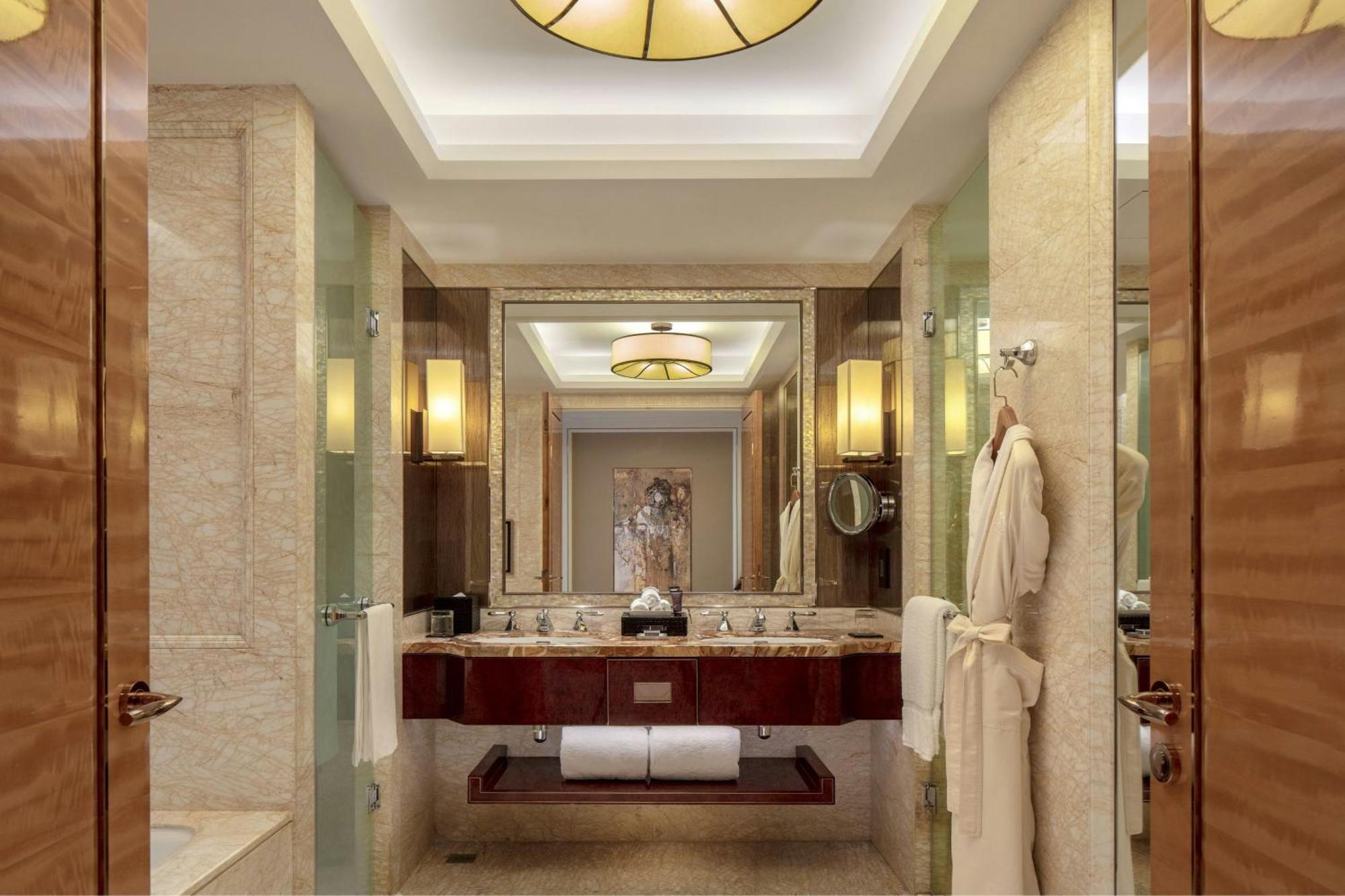 The Ritz-carlton, 5*